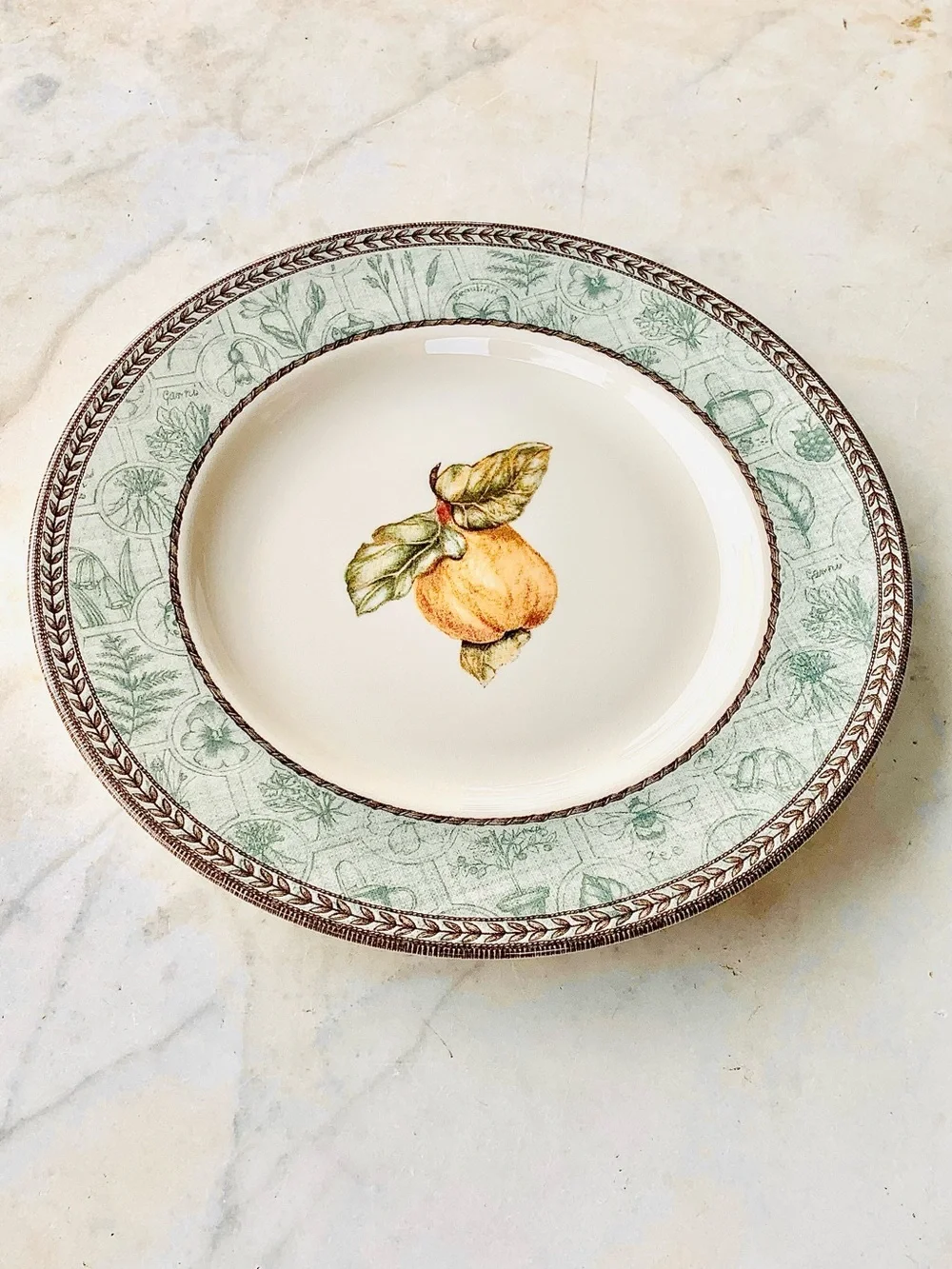 JOHNSON BROTHERS MANORWOOD LUNCHEON PLATE 9 INCH FRUIT FLOWERS ENGLAND VINTAGE